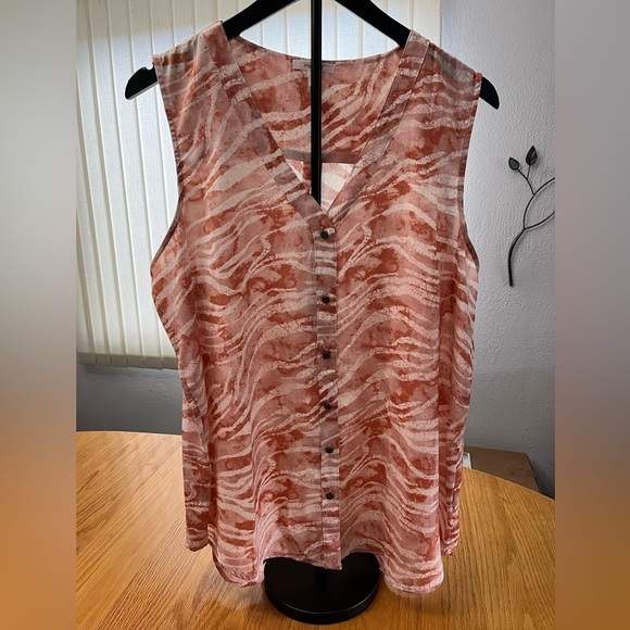 Women's Sleeveless Button-Down Top - Picture 1 of 4